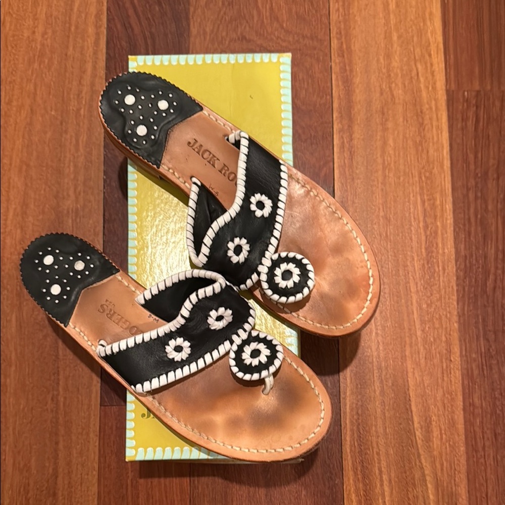 Jack Rogers Women's Navajo Black and White Sandals